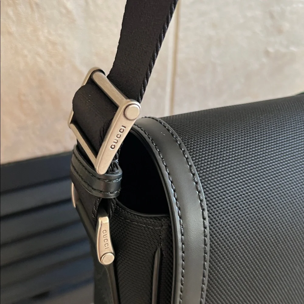 🖤 AUTHENTIC GUCCI Techno Canvas Web Messenger Bag – Black 🖤
